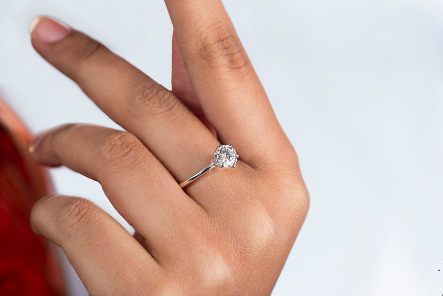 THE PRISMATIC STONE OF MOISSANITE RING